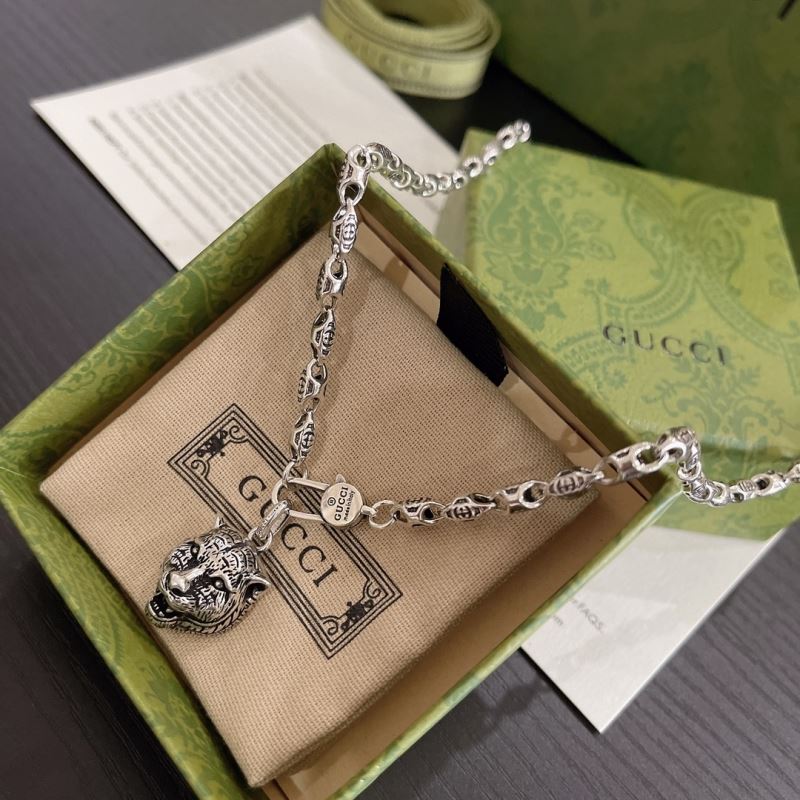 G*u*i necklaces